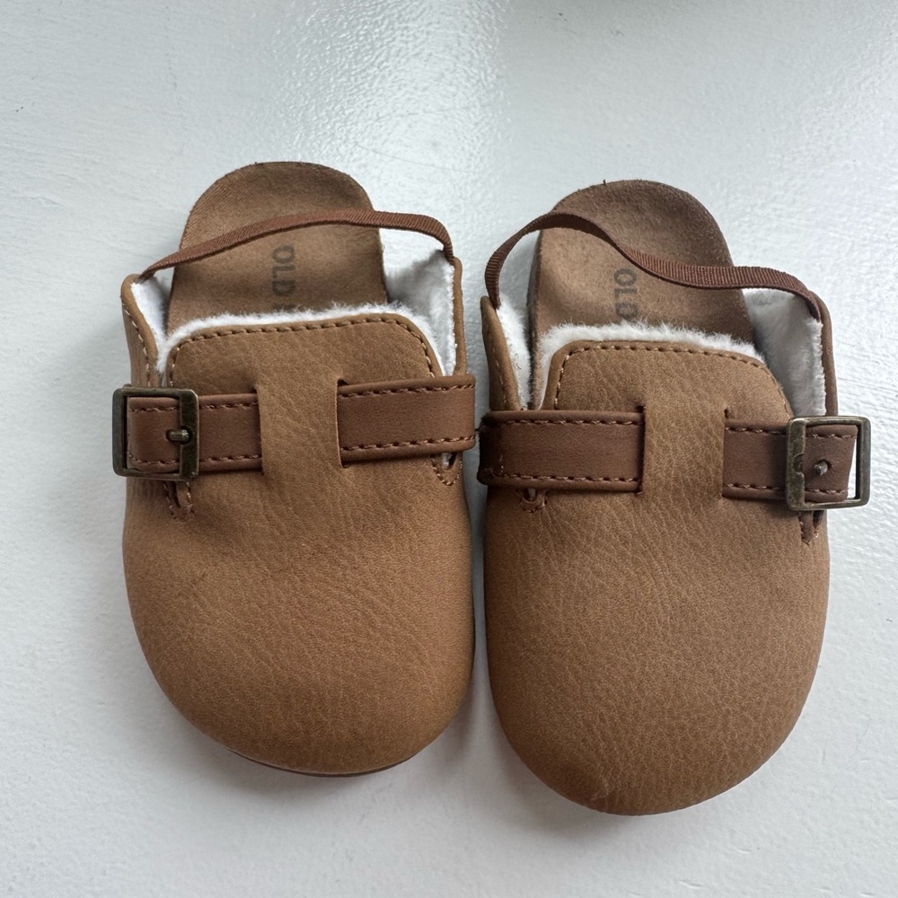 Old Navy Faux-Suede buckled strap baby sandals size 4